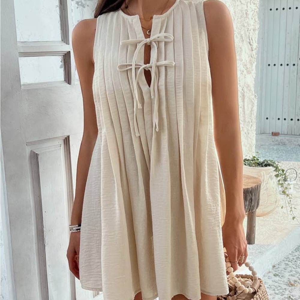 Cream Sleeveless Pleated Dress